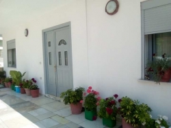 Daily rent and beach room in Vlore 2+1 Furnished  The house is located in Vlore the "" area and is .
This Daily rent an
