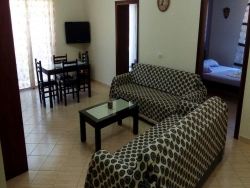 Apartament ne Ksamil(Vila Ari) Vila ari ndodhet ne ksamil,2 minuta larg plazhit.
apartamentet ne vilen ari jan