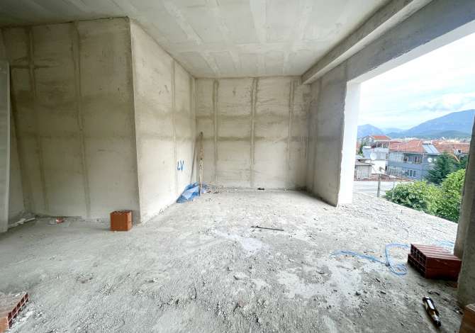 Casa in vendita a Tirana 1+0 Vuoto  La casa si trova a Tirana nella zona "Spitali QSUT/Xhamlliku/Kinostudio&quo