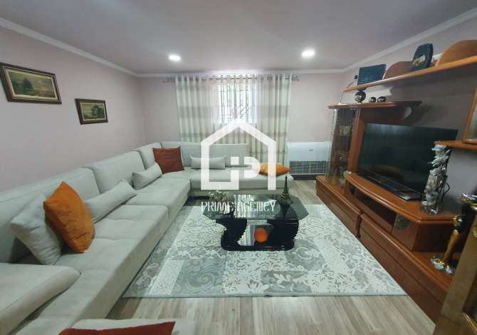  The house is located in Pogradec the "Central" area and is 111.05 km f