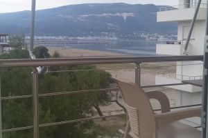  The house is located in Vlore the "Central" area and is 0.48 km from c