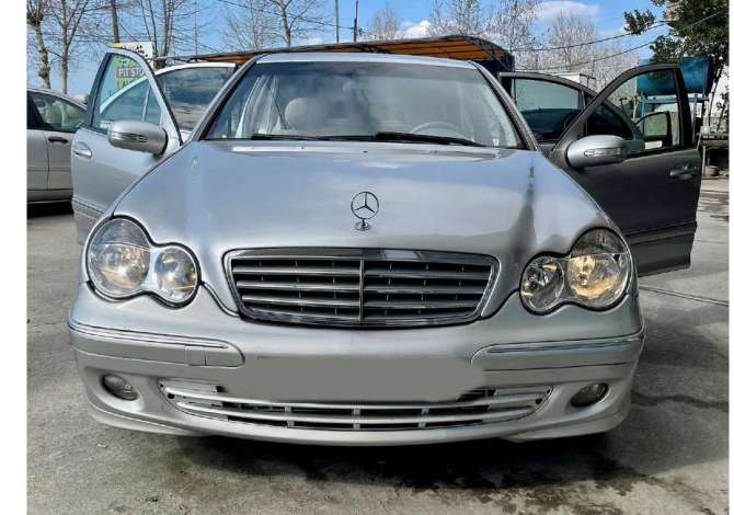 Car Rental Mercedes-Benz 2006 supplied with Diesel Car Rental in Fier near the "Central" area .This Automatik Mercedes-B