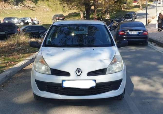 Noleggio Auto Albania Renault 2009 funziona con Diesel Noleggio Auto Albania a Tirana vicino a "Laprake" .Questa Manual Rena