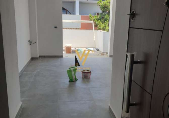House for Sale in Kavaje 1+1 Emty  The house is located in Kavaje the "Central" area and is .
This House
