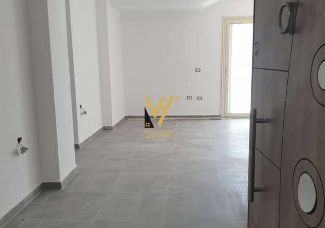 House for Sale in Kavaje 1+1 Emty  The house is located in Kavaje the "Central" area and is .
This House