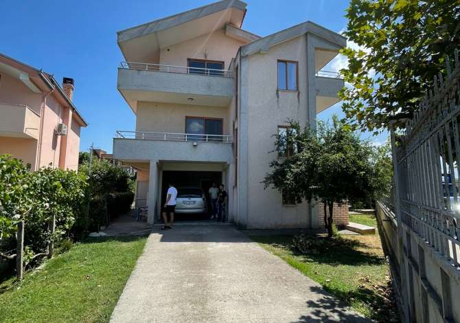 Casa in vendita a Tirana 5+1 SemiArredato  La casa si trova a Tirana nella zona "Kamez/Paskuqan" che si trova (&l