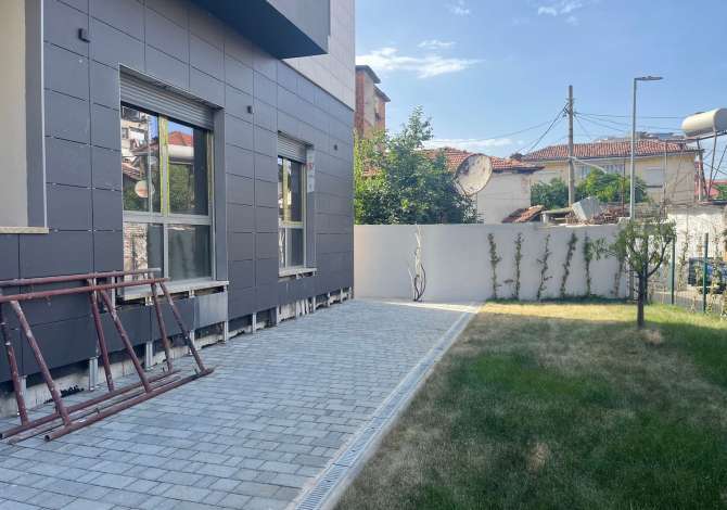 Casa in vendita a Tirana 2+1 Vuoto  La casa si trova a Tirana nella zona "Ministria e jashte/Pazari i ri/Shkoll