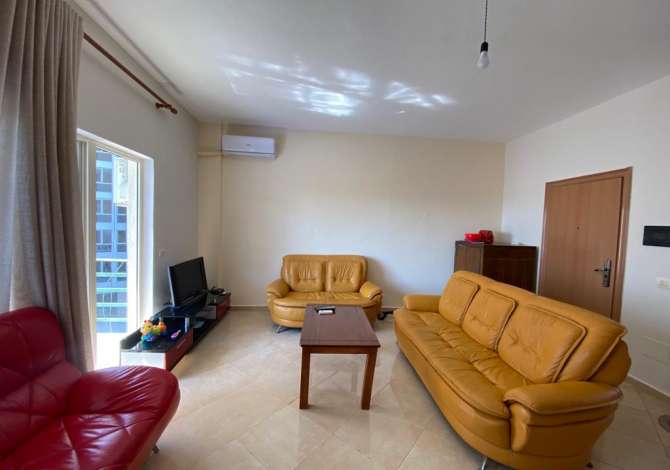 OKAZION! Shitet, Apartament 2+1, Ne Qerret, Kavaje Ky apartament me sipërfaqe totale 80 m2 është i vendosur në katin e 3-të. �
