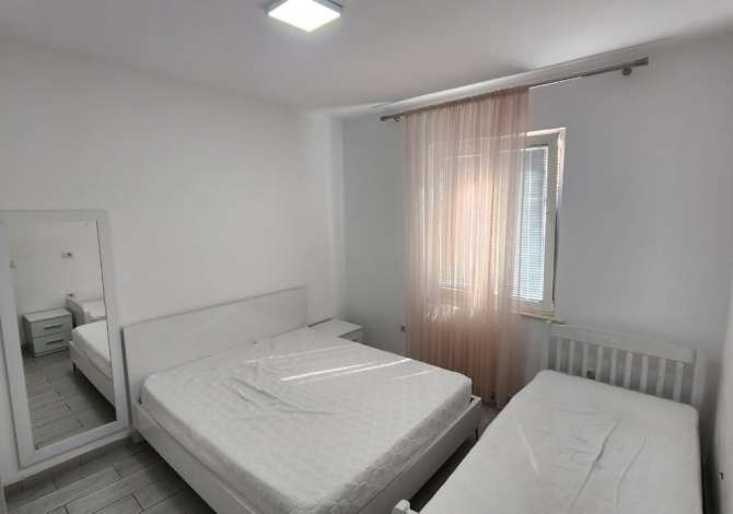 Jepet me qira apartament 1+1 përballë Gjimnazit “Sami Frashëri”! Jepet me qira apartament 1+1.
kati i 2-të pallat ekzistues.
51 m2.
i mobilua