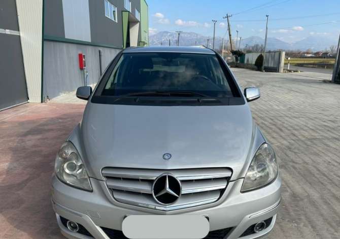 Noleggio Auto Albania Mercedes-Benz 2009 funziona con Diesel Noleggio Auto Albania a Tirana vicino a "Zone Periferike" .Questa Aut