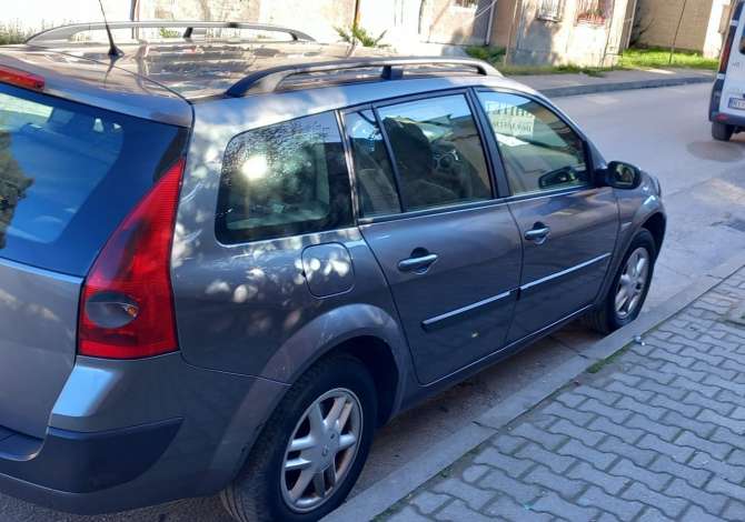 Car for sale Renault 2005 supplied with Diesel Car for sale in Tirana near the "Ysberisht/Kombinat/Selite" area .Thi