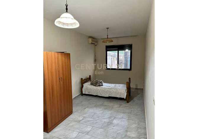 House for Sale in Durres 1+0 In Part  The house is located in Durres the "Shkembi Kavajes" area and is .
Th