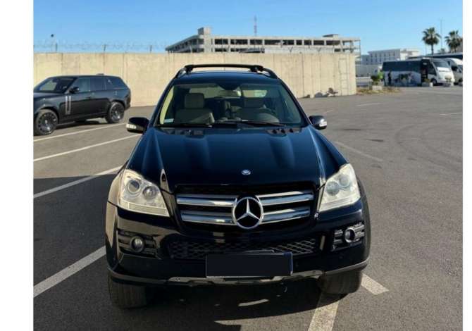 Noleggio Auto Albania Mercedes-Benz 2009 funziona con Diesel Noleggio Auto Albania a Tirana vicino a "Zone Periferike" .Questa Aut