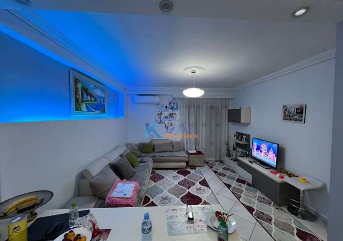  La casa si trova a Tirana nella zona "Kodra e Diellit" che si trova 2.