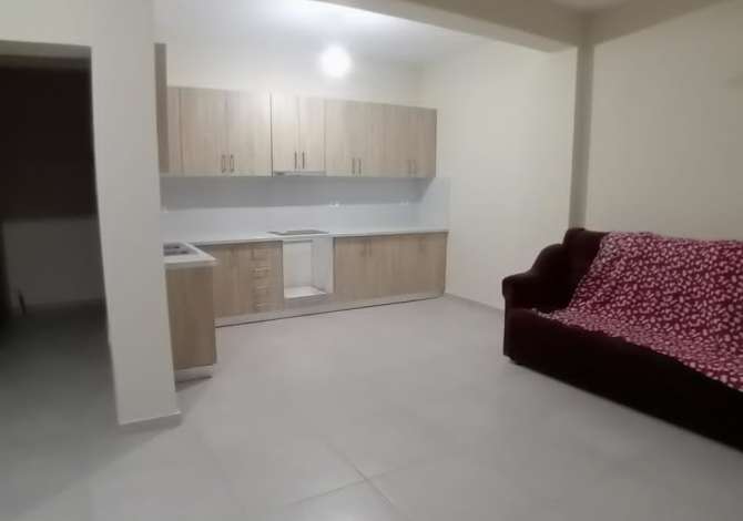 House for Rent in Vlore 2+1 Furnished  The house is located in Vlore the "Zone Periferike" area and is .
Thi