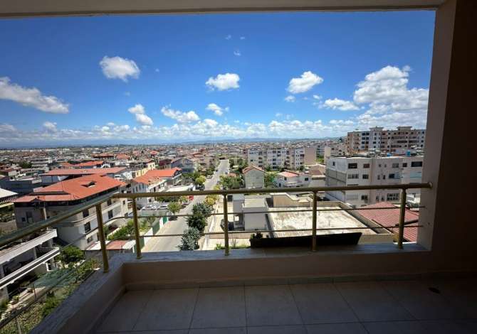 SHITET APARTAMENT 1+1 PRANE STADIUMIT, DURRES! Apartament 1+1 ne shitje prane stadiumit dhe parkut te ri sportiv 'vala