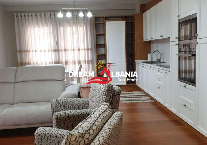  La casa si trova a Tirana nella zona "Liqeni i thate/Kopshti botanik" 