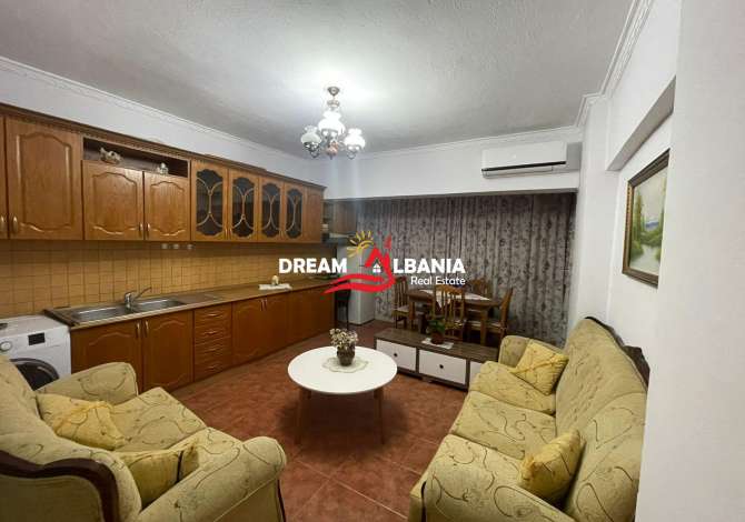 Casa in affitto a Tirana 2+1 Arredato  La casa si trova a Tirana nella zona "Don Bosko" che si trova ,
La Ca