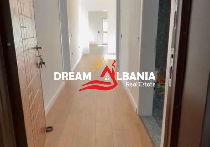 Casa in vendita a Tirana 3+1 Vuoto  La casa si trova a Tirana nella zona "21 Dhjetori/Rruga e Kavajes" che