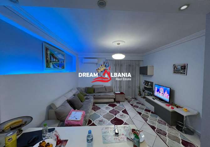 Casa in vendita a Tirana 1+1 Arredato  La casa si trova a Tirana nella zona "Kodra e Diellit" che si trova ,
