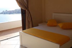 Daily rent and beach room in Sarande 2+1 Furnished  The house is located in Sarande the "Central" area and is (<small&g