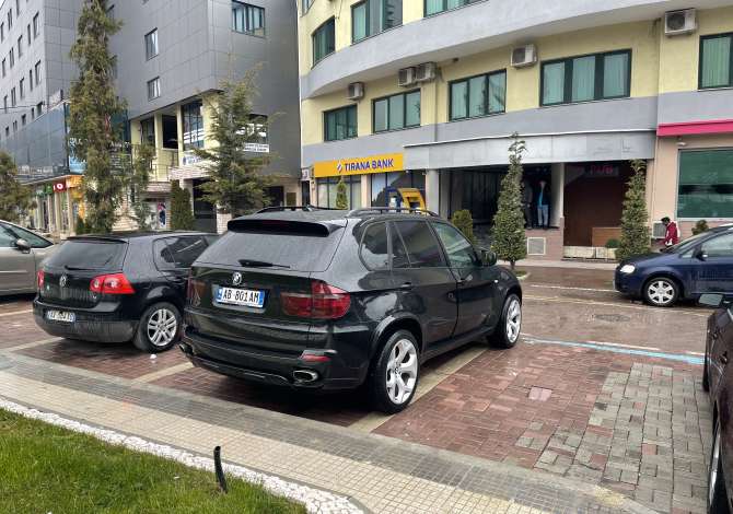 Noleggio Auto Albania BMW 2009 funziona con Diesel Noleggio Auto Albania a Tirana vicino a "Zone Periferike" .Questa Aut
