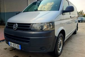 Volkswagen Caravelle T5 Jepet me qera Volkswagen T5 Caravelle, 2014, shume e gjate, me shume hapesire ba