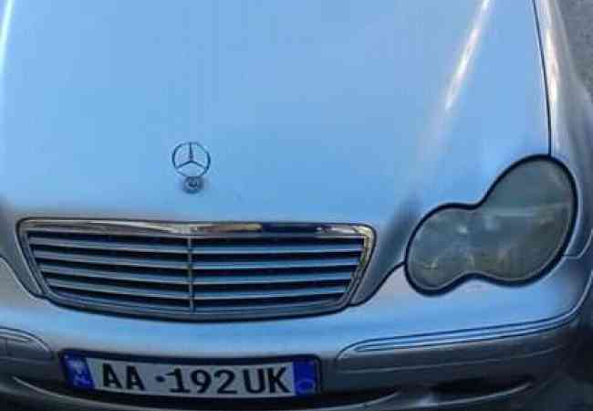 Car Rental Mercedes-Benz 2003 supplied with Diesel Car Rental in Vlore near the "Central" area .This Manual Mercedes-Ben