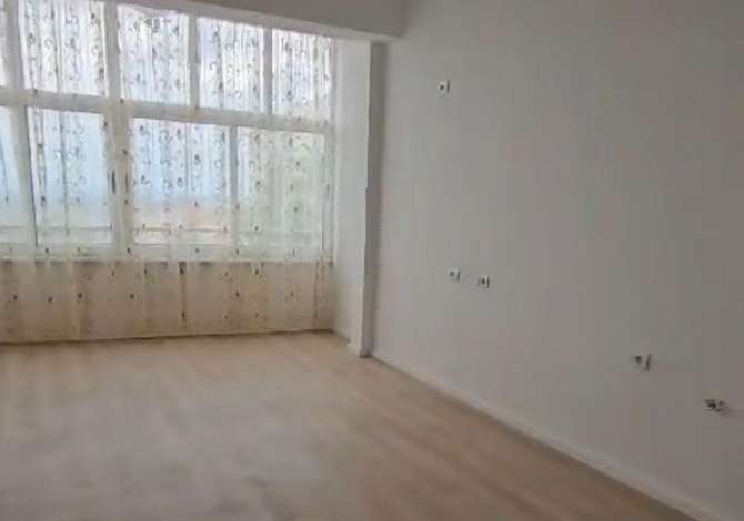  The house is located in Tirana the "Fresku/Linze" area and is 3.60 km 