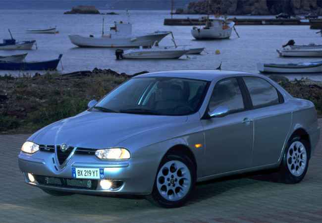 Noleggio Auto Albania Alfa Romeo 2003 funziona con Benzina Noleggio Auto Albania a Valona vicino a "Lungomare" .Questa Manual Al